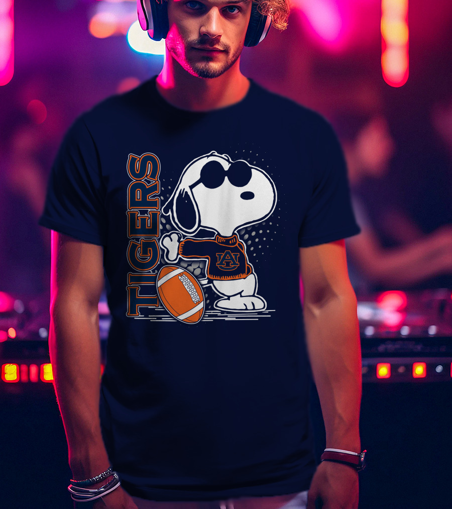 Snoopy Auburn Tigers Football T-Shirt