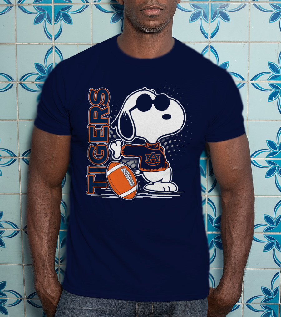 Snoopy Auburn Tigers Football T-Shirt