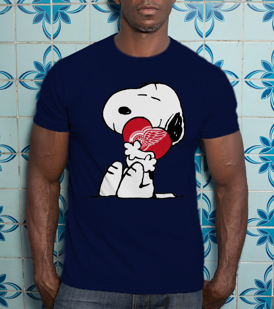 Detroit Redwings Snoopy Hugging Heart T-Shirt