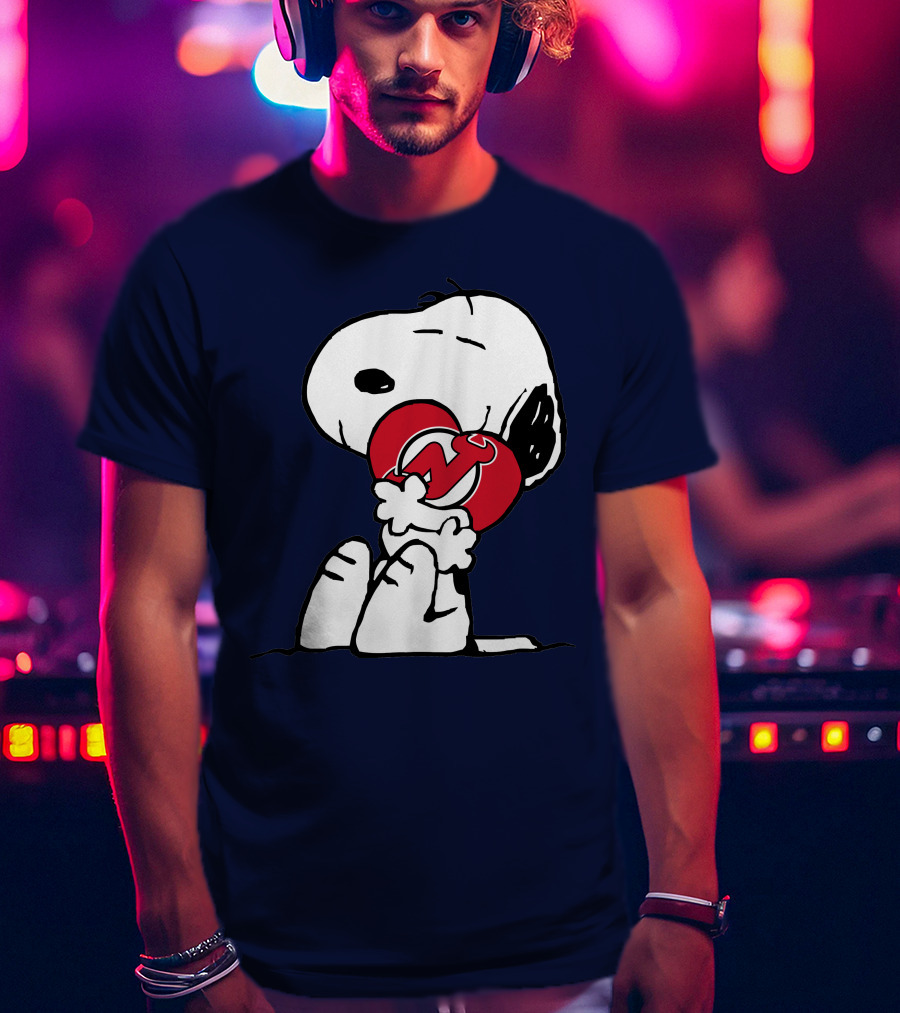 New Jersey Devils Snoopy Hugging Hockey T-Shirt