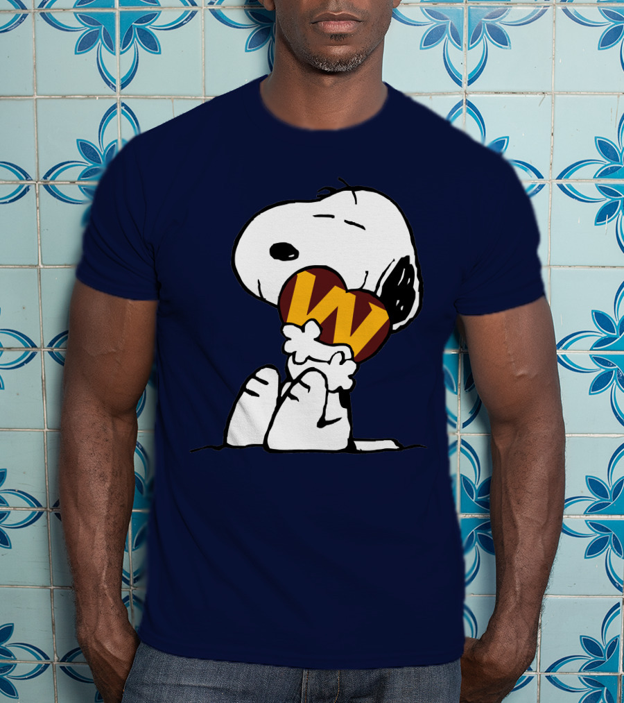 Snoopy Hugging Washington Football Heart T-Shirt
