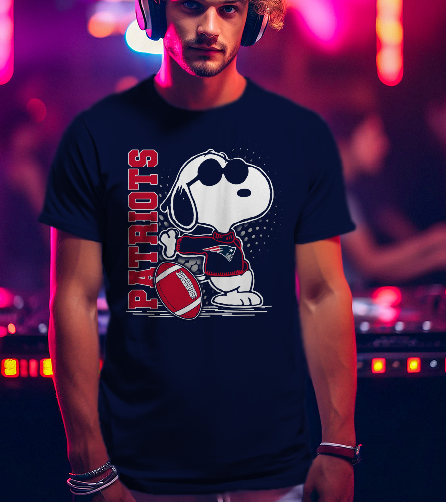 Patriots New England Football Snoopy T-Shirt