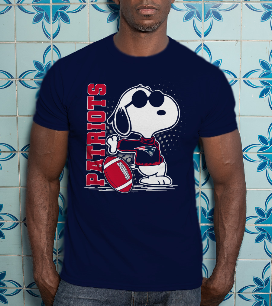 Patriots New England Football Snoopy T-Shirt