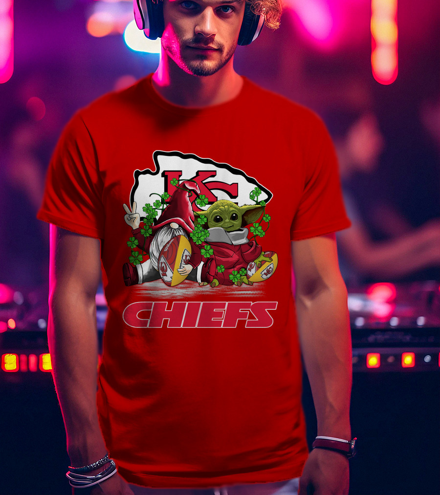 Kansas City Chiefs St. Patrick’s Day Baby Yoda And Gnome Football Shamrocks T-Shirt