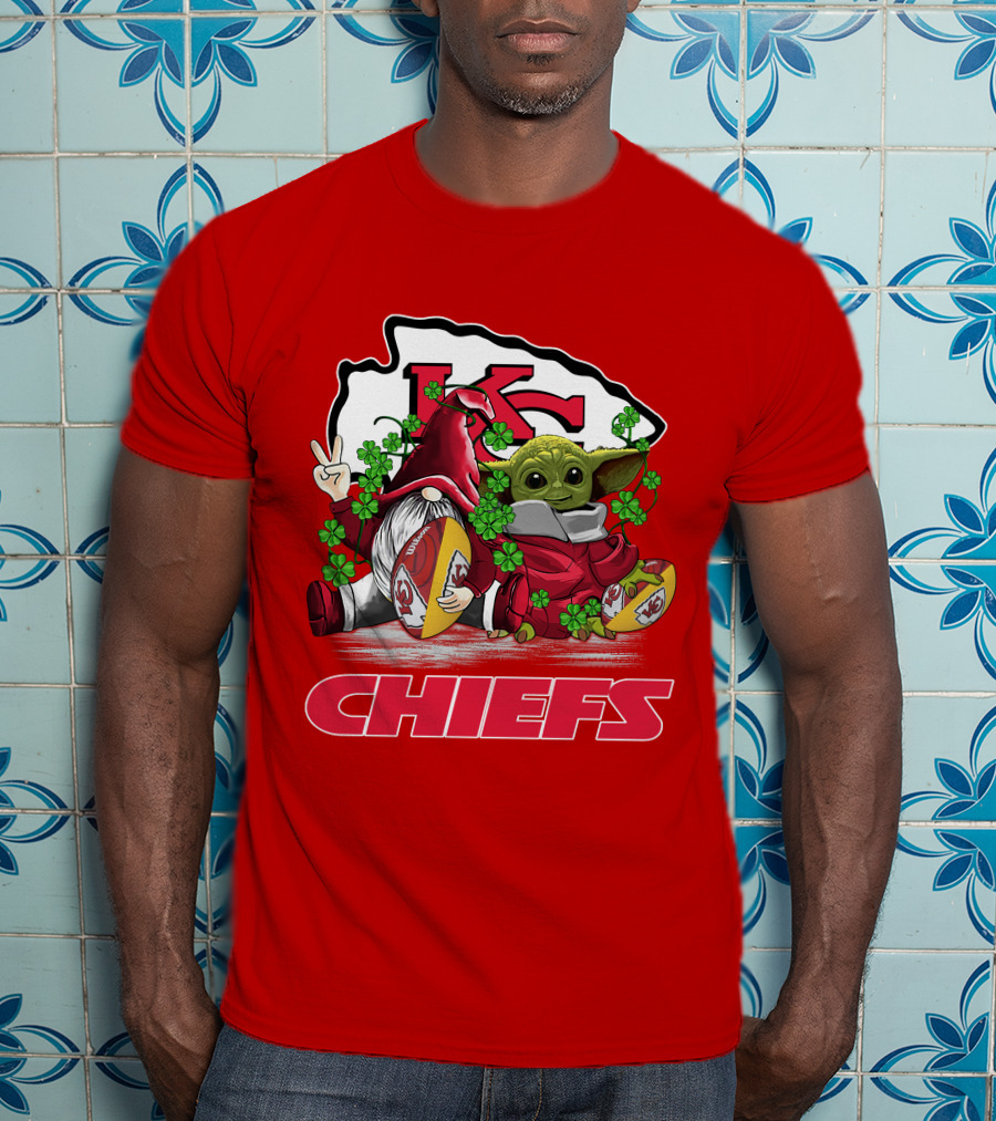Kansas City Chiefs St. Patrick’s Day Baby Yoda And Gnome Football Shamrocks T-Shirt