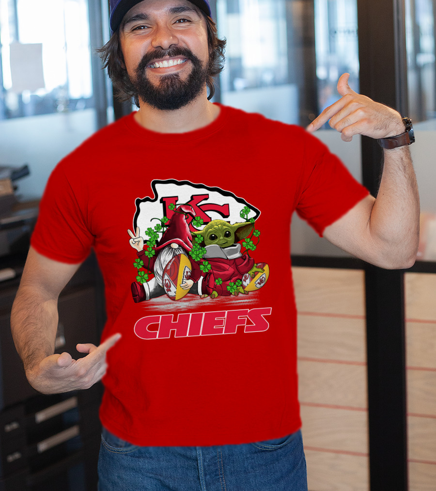 Kansas City Chiefs St. Patrick’s Day Baby Yoda And Gnome Football Shamrocks T-Shirt