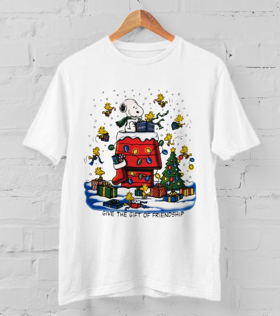 Snoopy Christmas House With Woodstock And Gifts Give The Gift Of Friendship T-Shirt