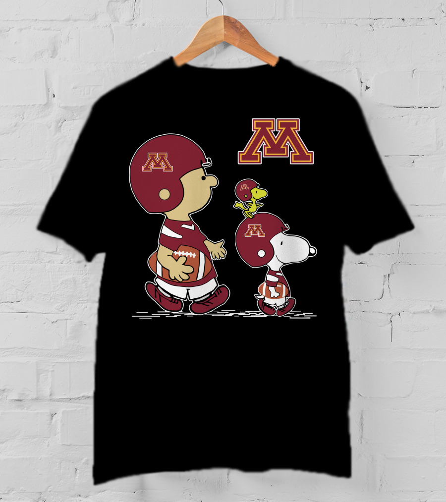 Minnesota Golden Gophers Charlie Brown Snoopy Football Player Helmets T-Shirt