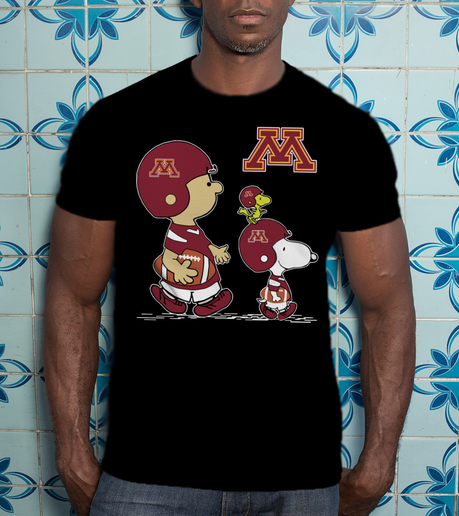 Minnesota Golden Gophers Charlie Brown Snoopy Football Player Helmets T-Shirt