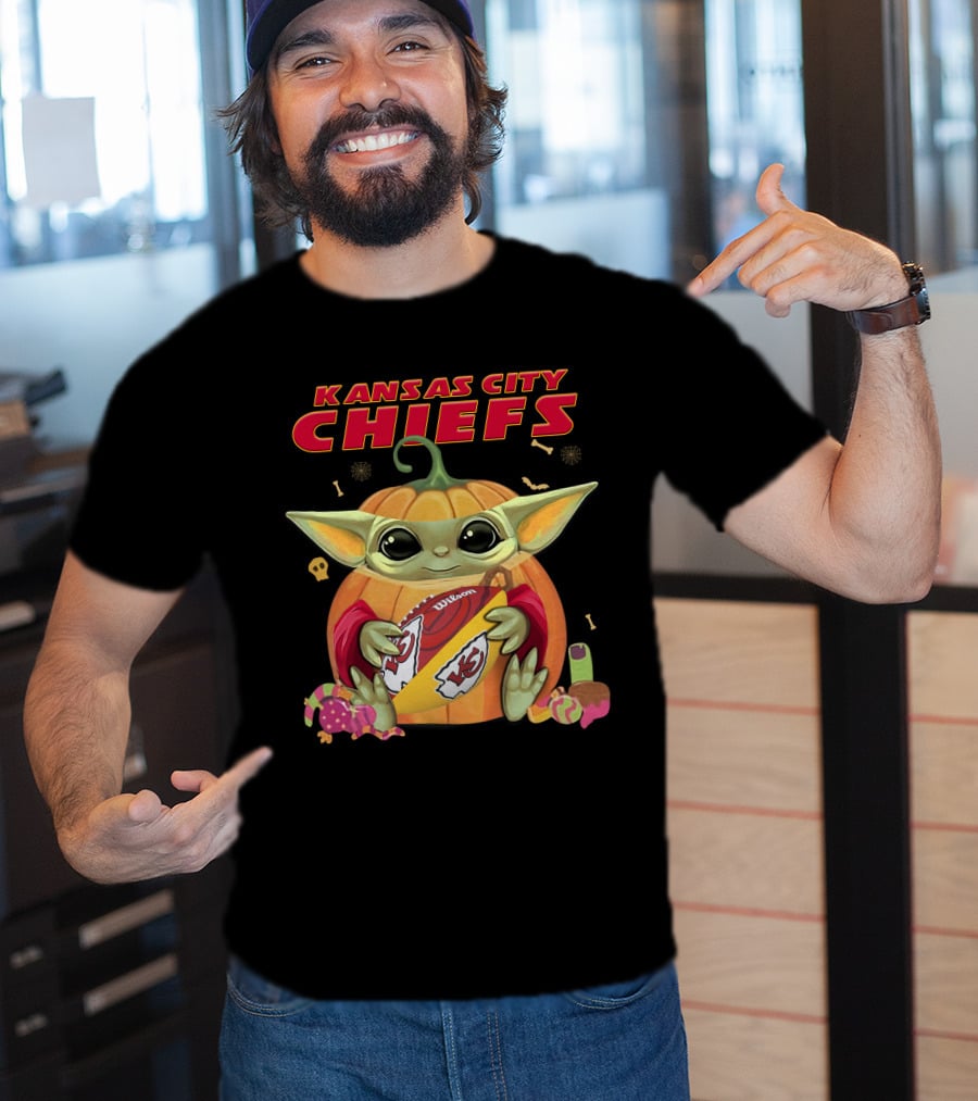 Kansas City Chiefs Yoda Pumpkin Football Halloween Style T-Shirt