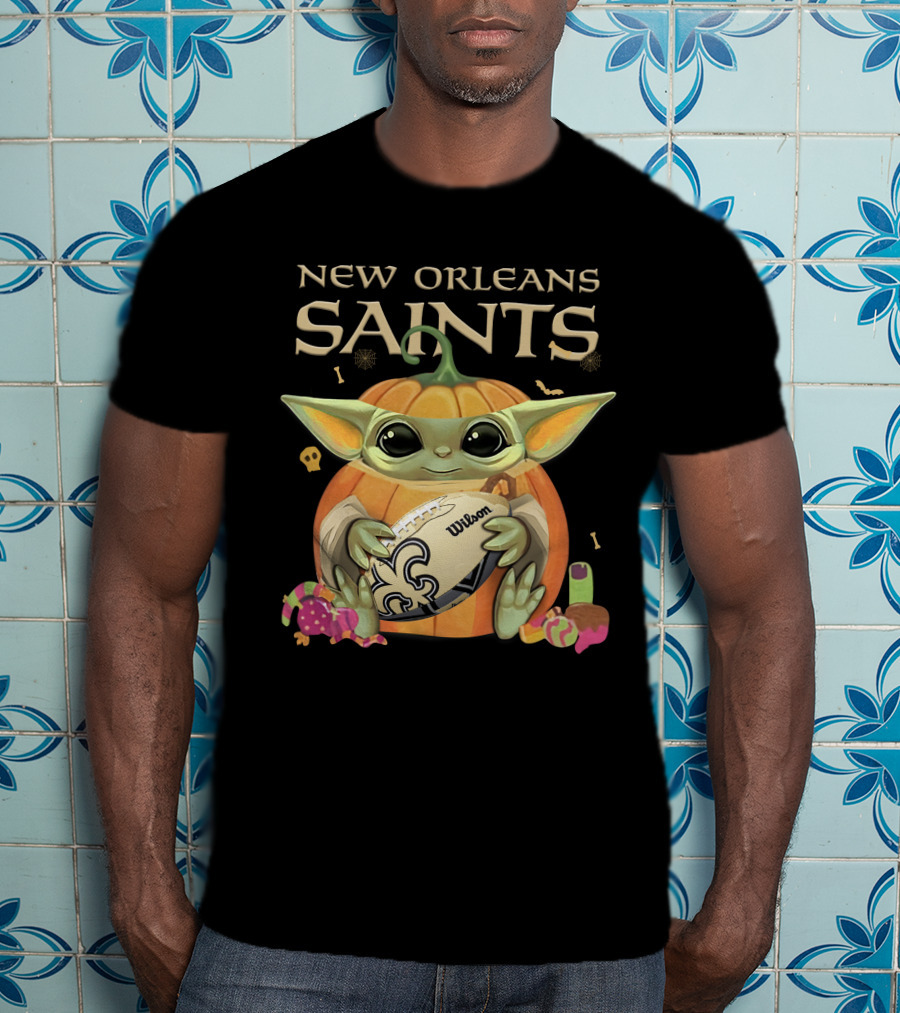 Yoda New Orleans Saints Halloween Football Pumpkin Wilson Ball T-Shirt