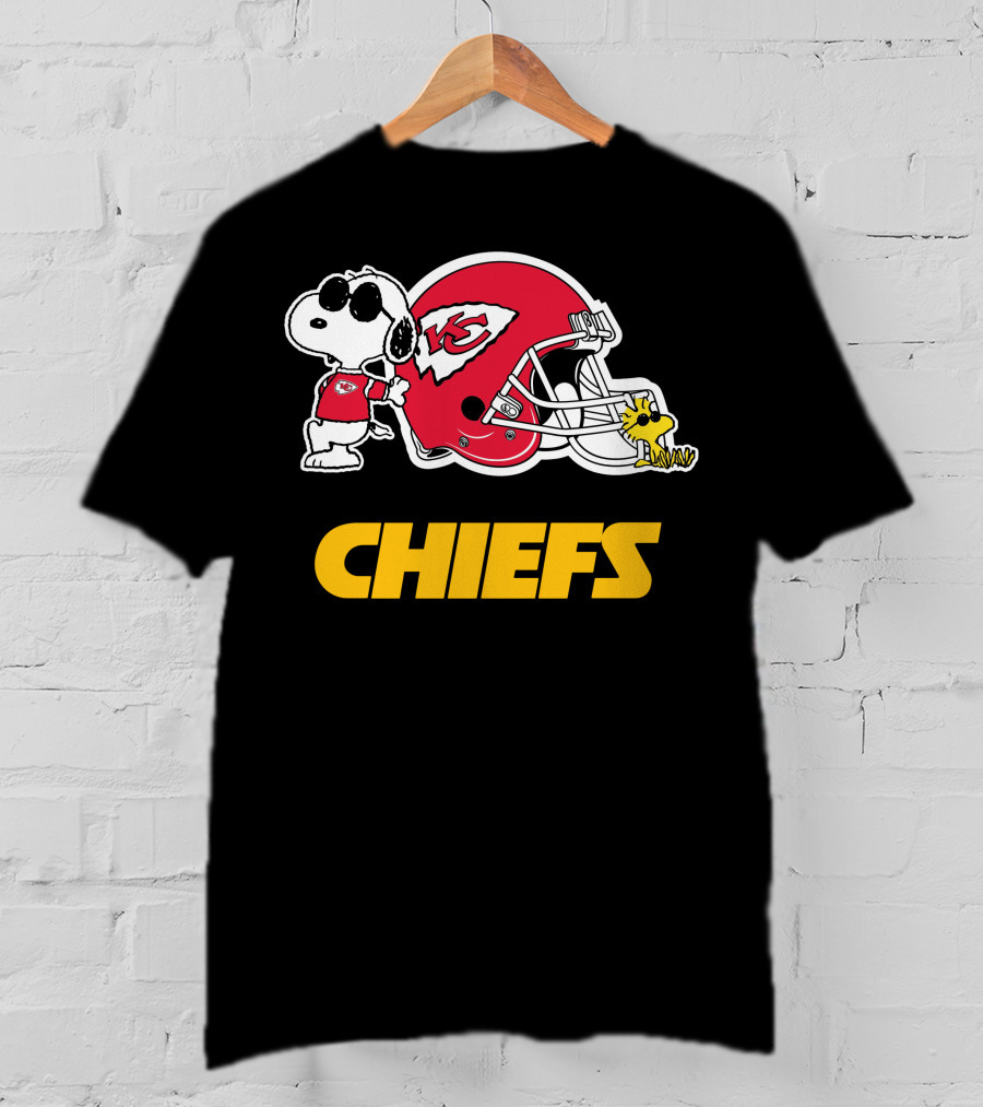 Kansas City Chiefs Snoopy Joe Cool Woodstock Helmet Chiefs T-Shirt