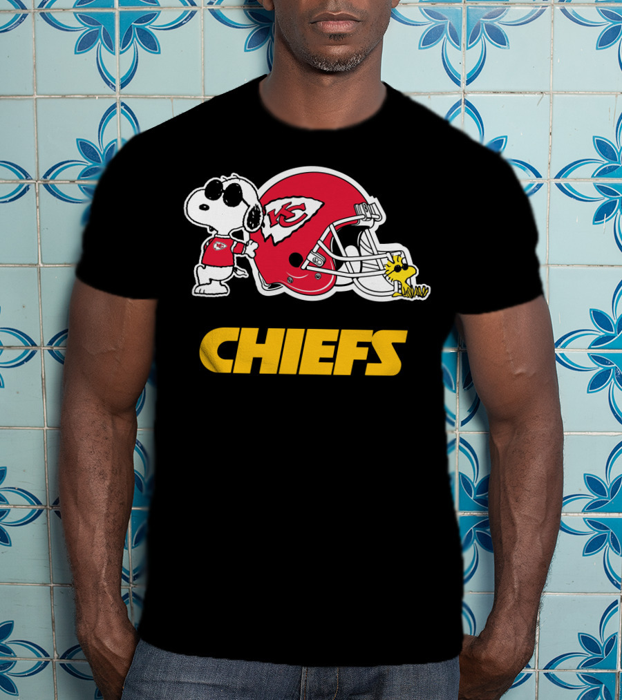 Kansas City Chiefs Snoopy Joe Cool Woodstock Helmet Chiefs T-Shirt