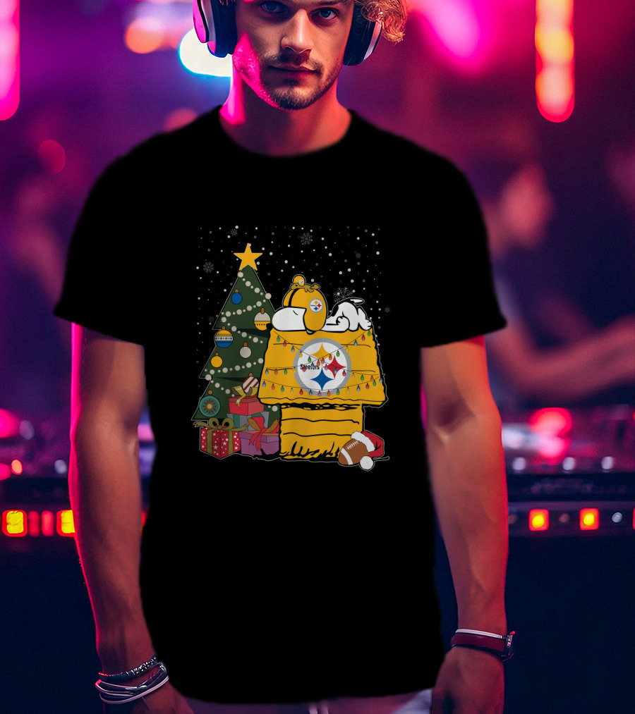 Pittsburgh Steelers Christmas Snoopy Doghouse Festive Holiday Scene T-Shirt