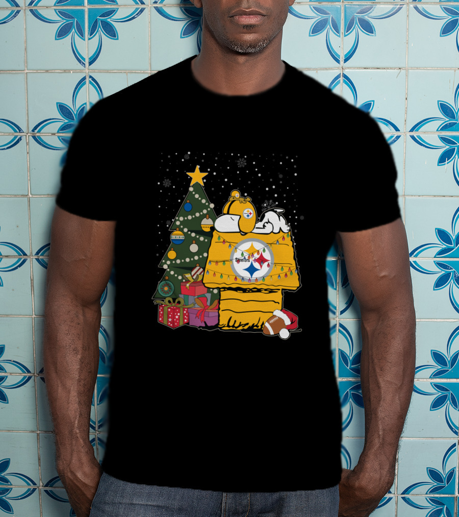 Pittsburgh Steelers Christmas Snoopy Doghouse Festive Holiday Scene T-Shirt
