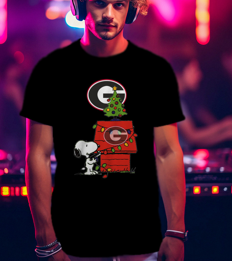 Snoopy Christmas Georgia Bulldogs Football Tree And Doghouse T-Shirt