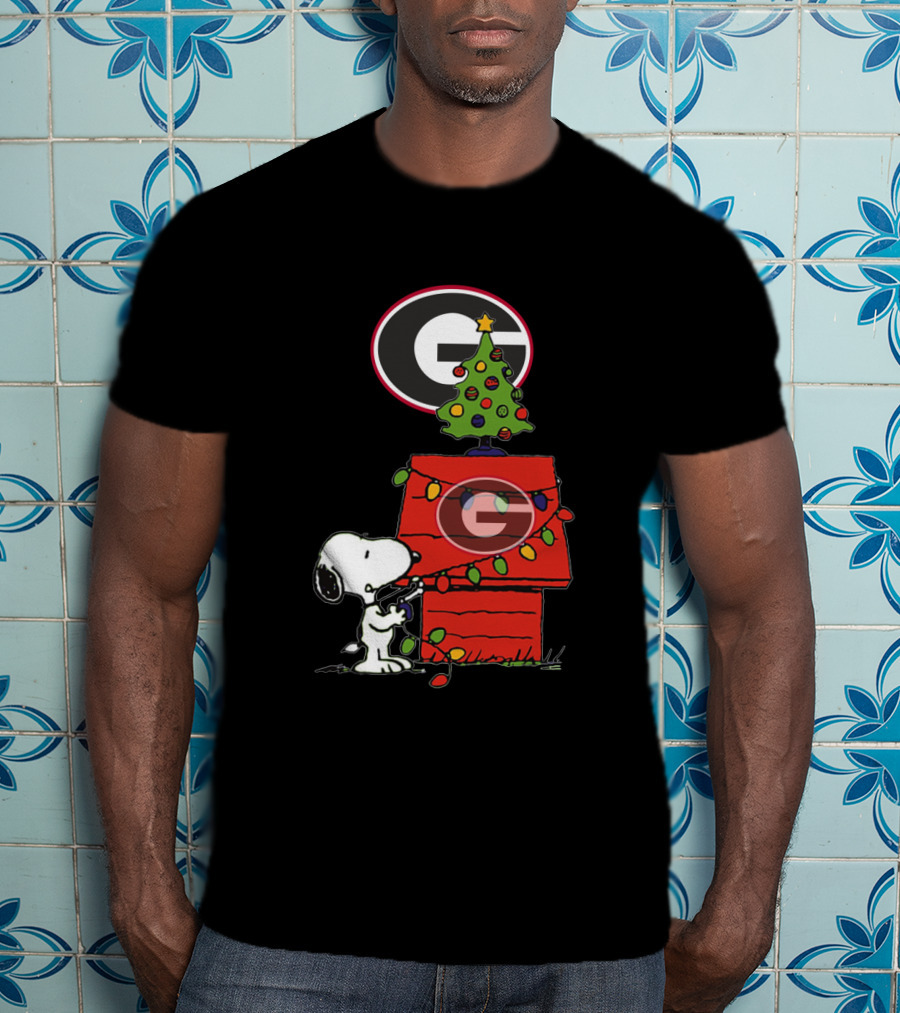 Snoopy Christmas Georgia Bulldogs Football Tree And Doghouse T-Shirt