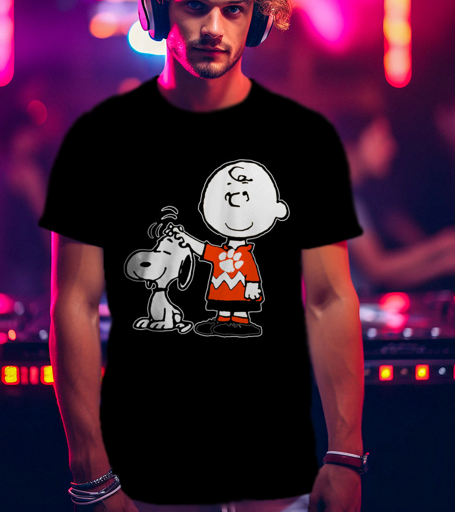 Clemson Tigers Football Paw Print On Charlie Brown With Snoopy T-Shirt