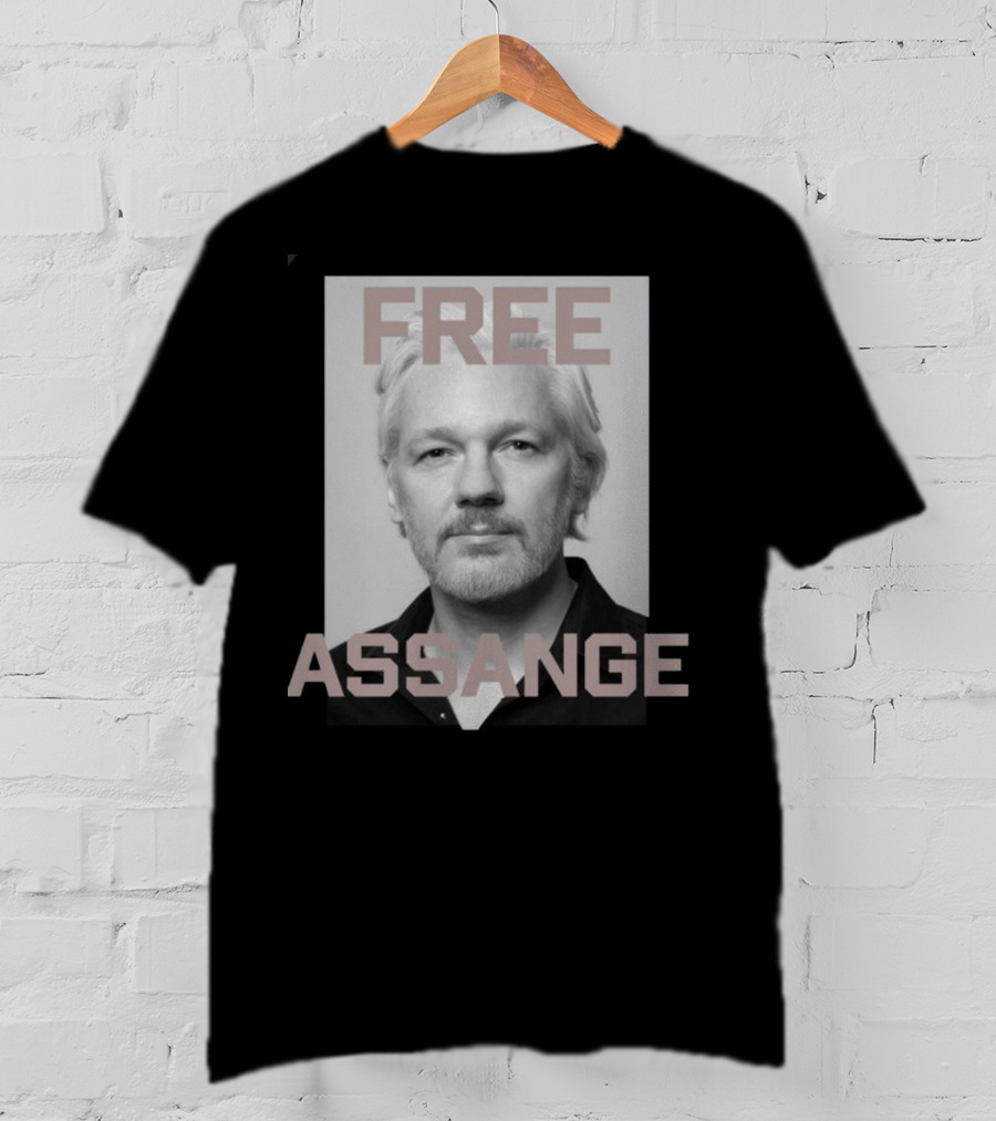 Kari Lake Wearing Free Assange T-Shirt