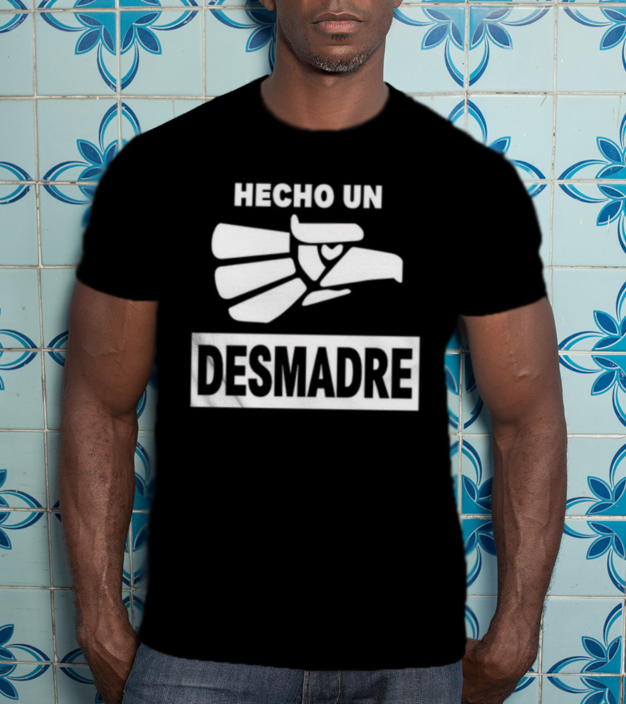 Hecho Un Desmadre Laura Martínez Aguila Mexicana Iconografía Expandida T-Shirt