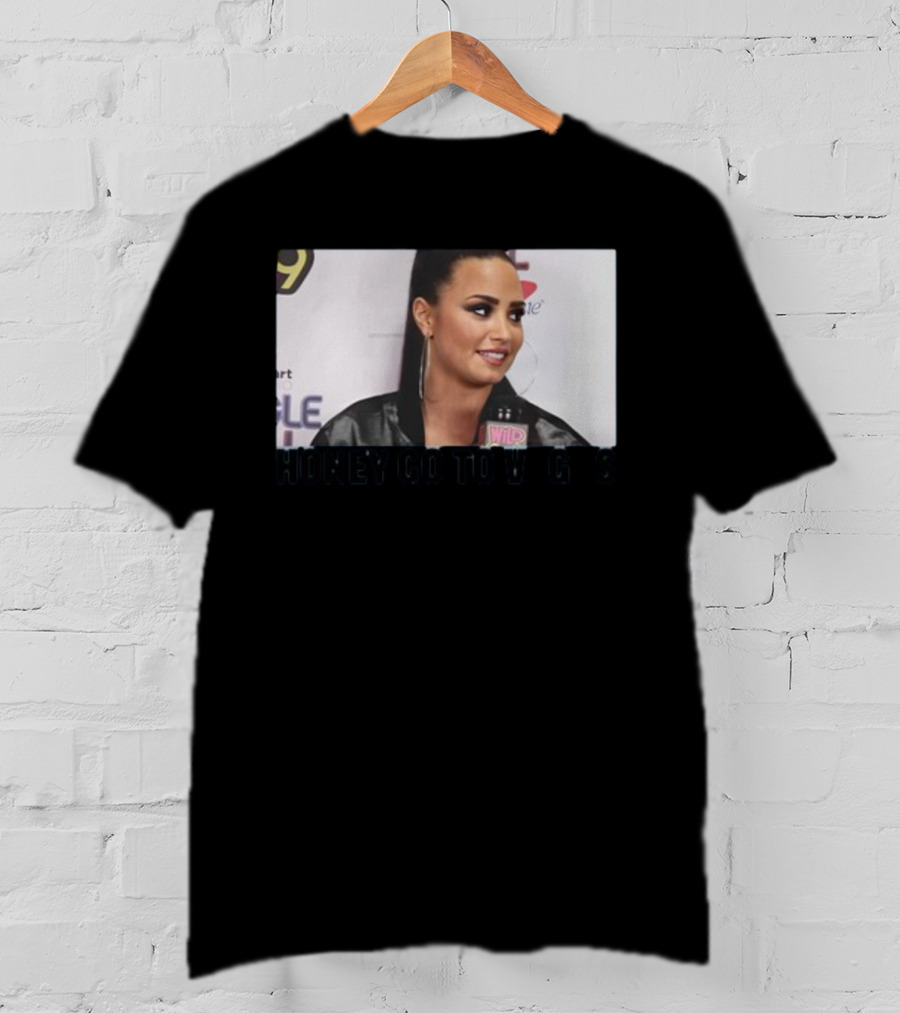 Artstartingover Honey Go To Vegas Wild Interview Image T-Shirt