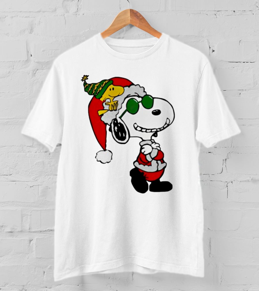 Snoopy And Woodstock Peanuts Merry Christmas Santa Hat And Sunglasses T-Shirt