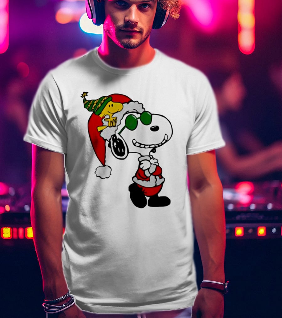 Snoopy And Woodstock Peanuts Merry Christmas Santa Hat And Sunglasses T-Shirt