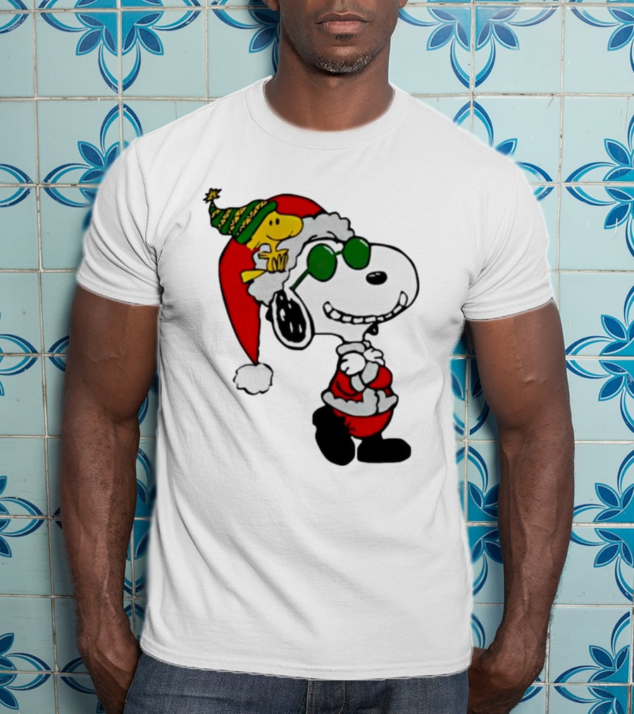 Snoopy And Woodstock Peanuts Merry Christmas Santa Hat And Sunglasses T-Shirt