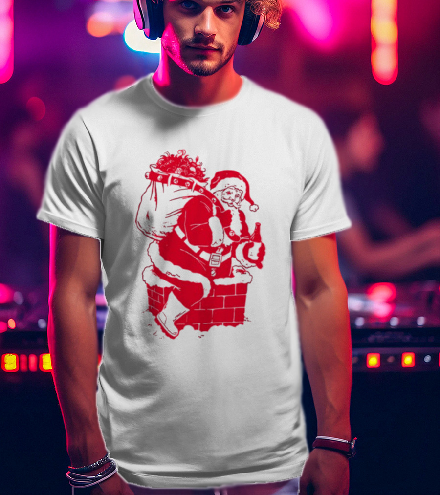 Santa Claws Funny Cat Christmas Beer Chimney Scene T-Shirt