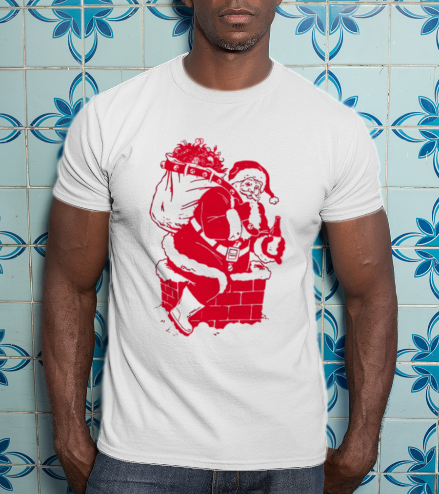 Santa Claws Funny Cat Christmas Beer Chimney Scene T-Shirt