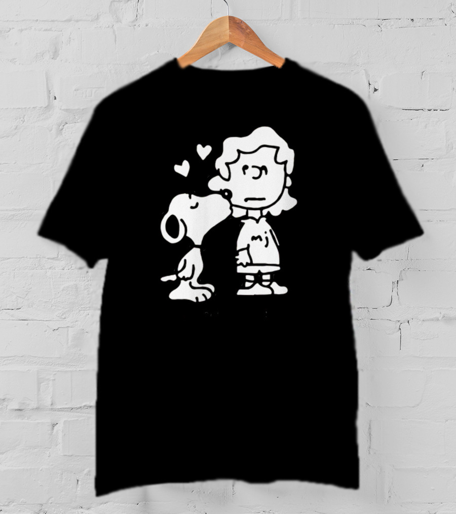Puppy Love Snoopy Kissing Lucy Peanuts Hearts T-Shirt
