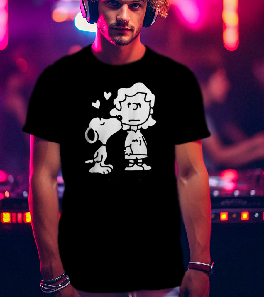 Puppy Love Snoopy Kissing Lucy Peanuts Hearts T-Shirt