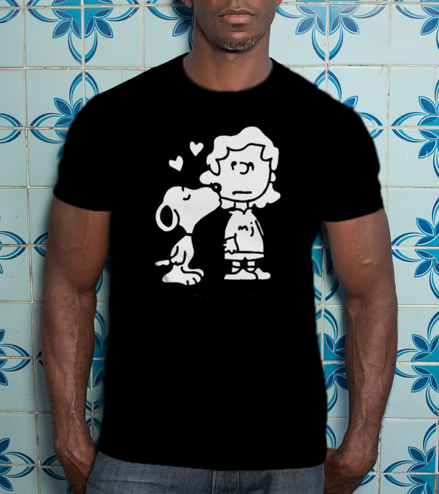 Puppy Love Snoopy Kissing Lucy Peanuts Hearts T-Shirt