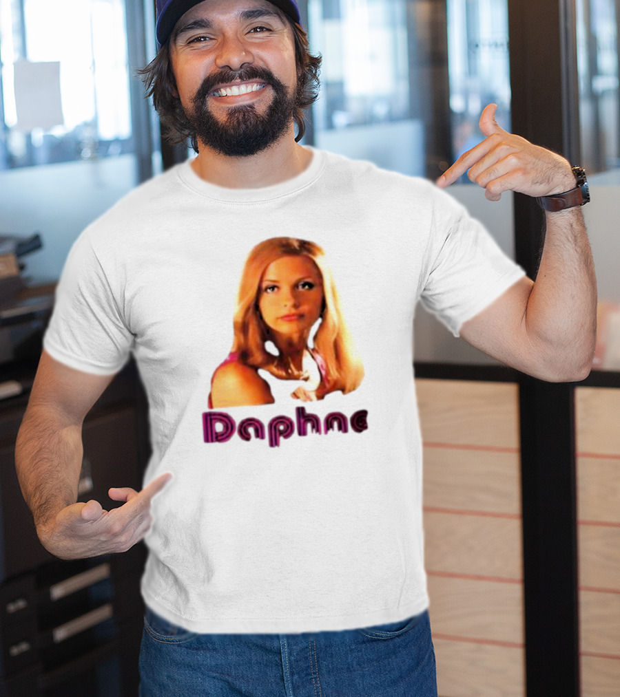Sarah Michelle Gellar As Daphne In Scooby-Doo Movie T-Shirt