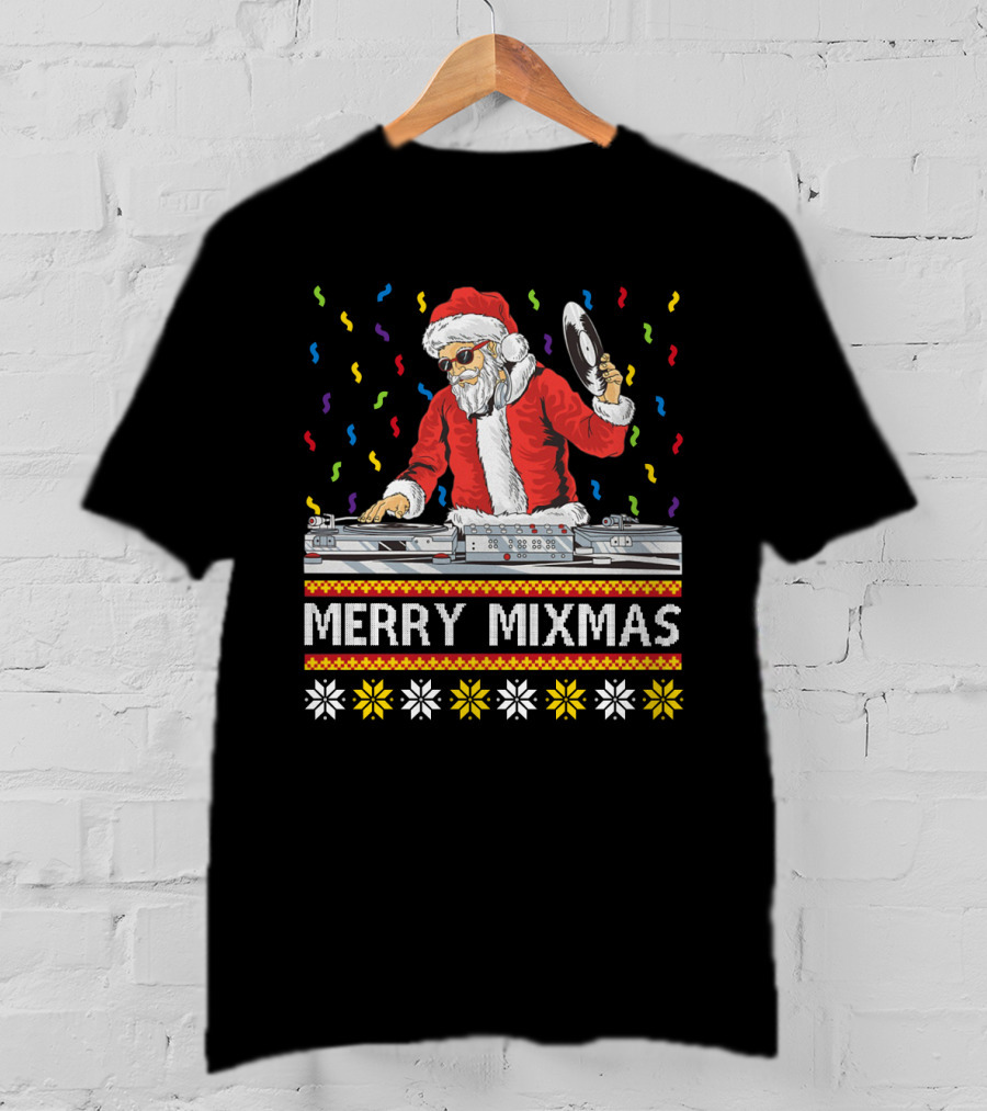 Santa DJ Merry Mixmas Festival DJing With Turntable And Vinyl T-Shirt