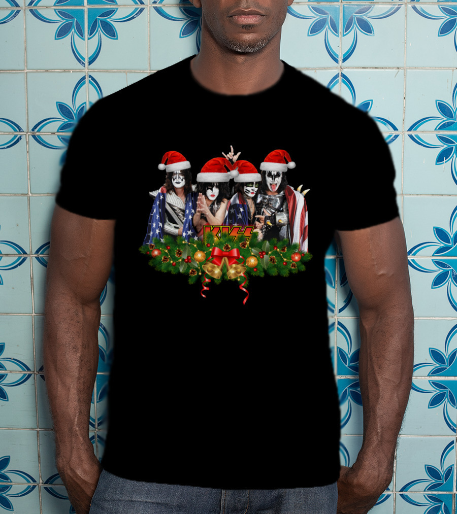 Kiss Band Christmas Santa Hats And Festive Wreath T-Shirt