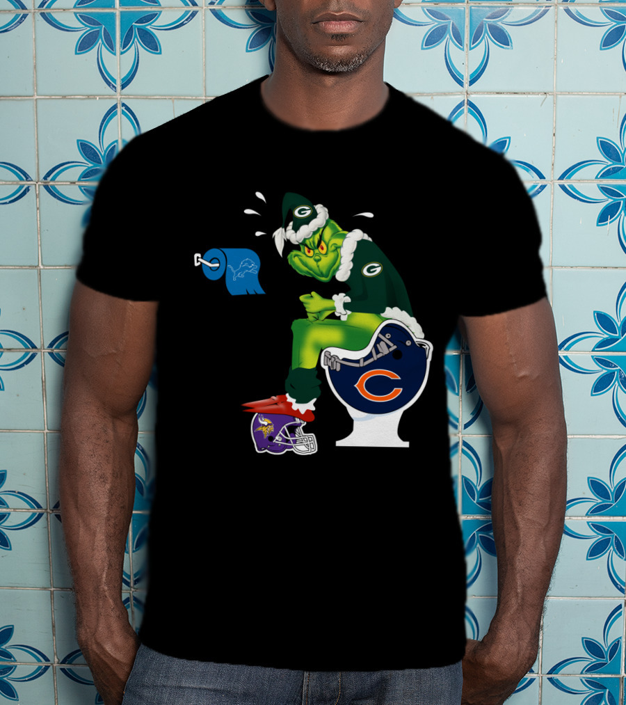 Packers Grinch Sitting On Bears Toilet Using Lions Paper With Vikings Helmet Shoes T-Shirt