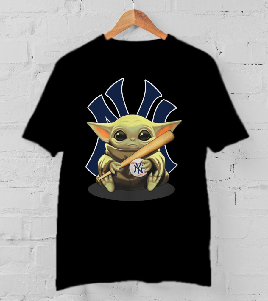 Baby Yoda Hug New York Yankees Baseball Bat T-Shirt