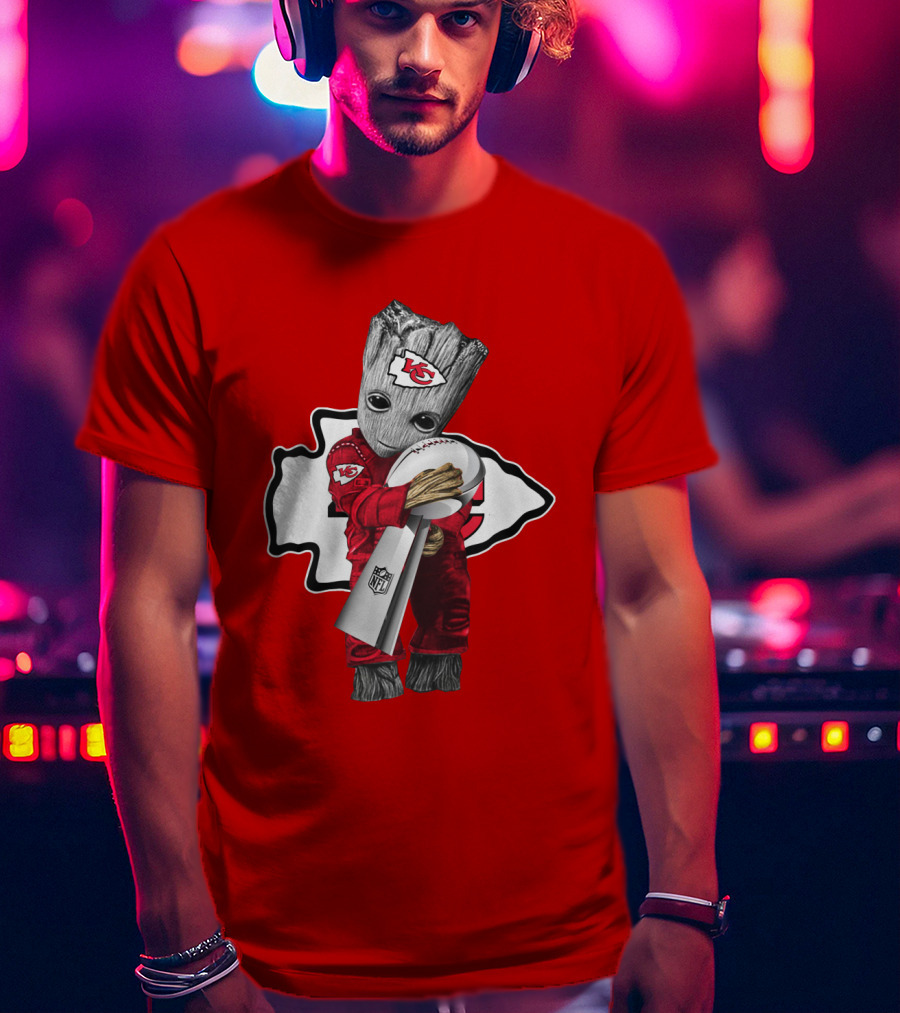 Chiefs Groot Embrace Vince Lombardi Trophy NFL T-Shirt