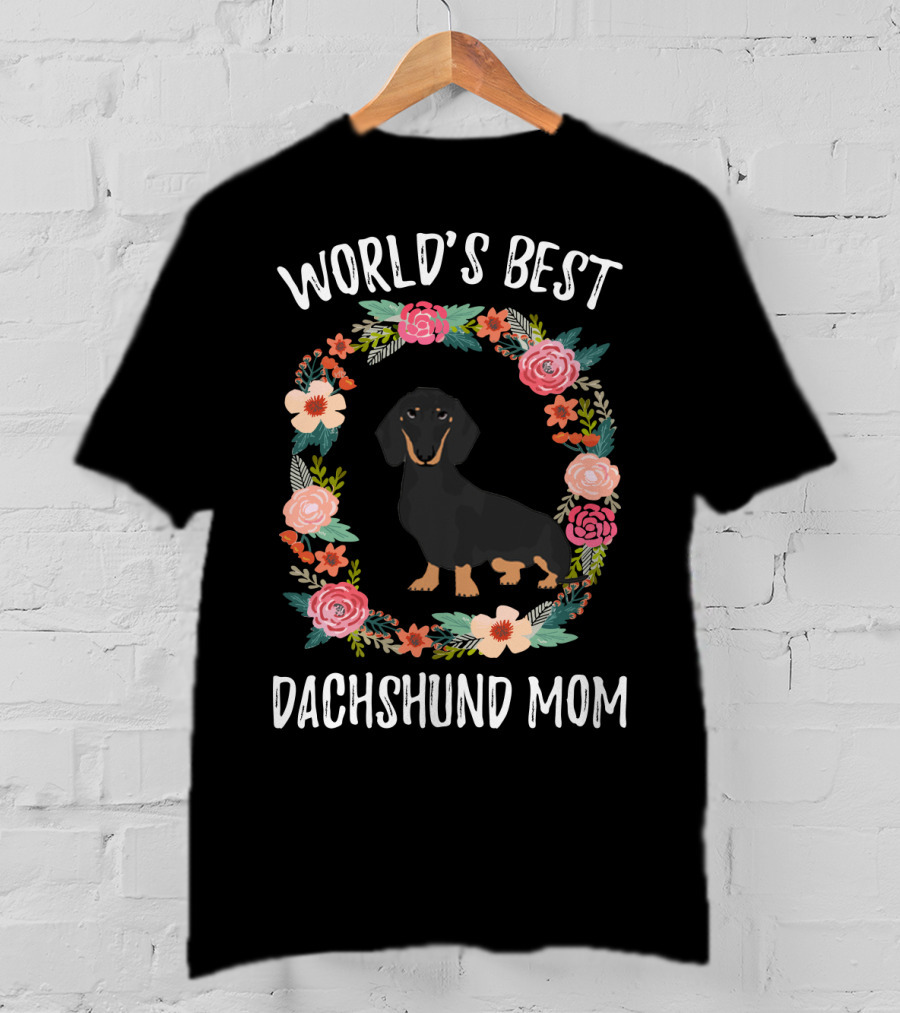 World's Best Dachshund Mom Black Dachshund Floral Wreath T-Shirt