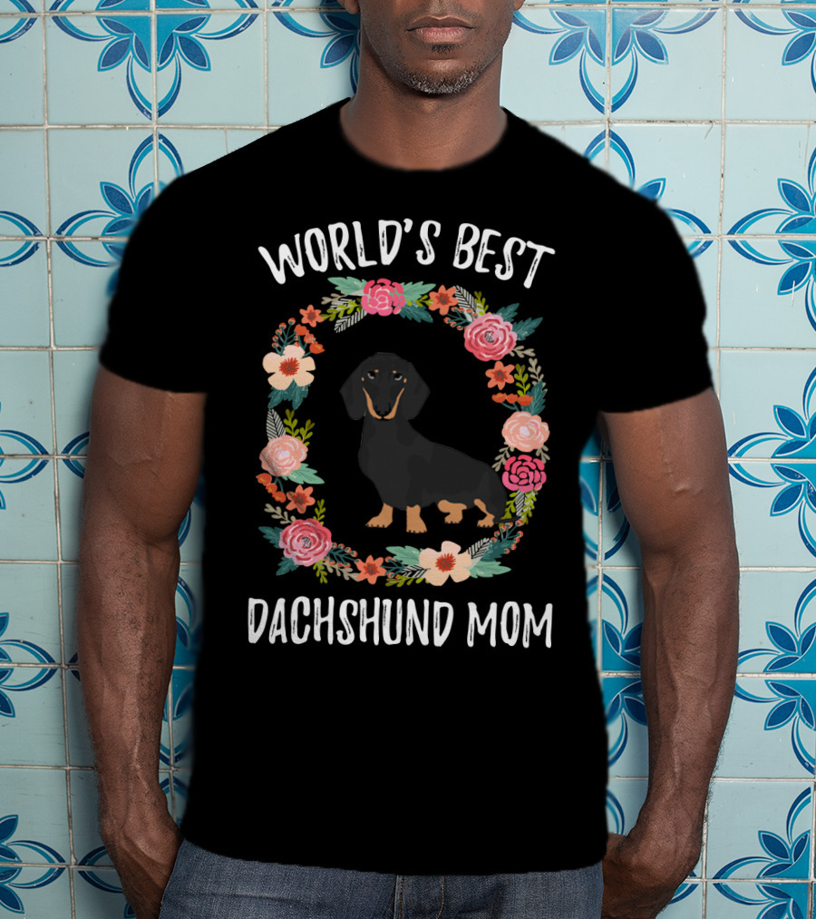 World's Best Dachshund Mom Black Dachshund Floral Wreath T-Shirt