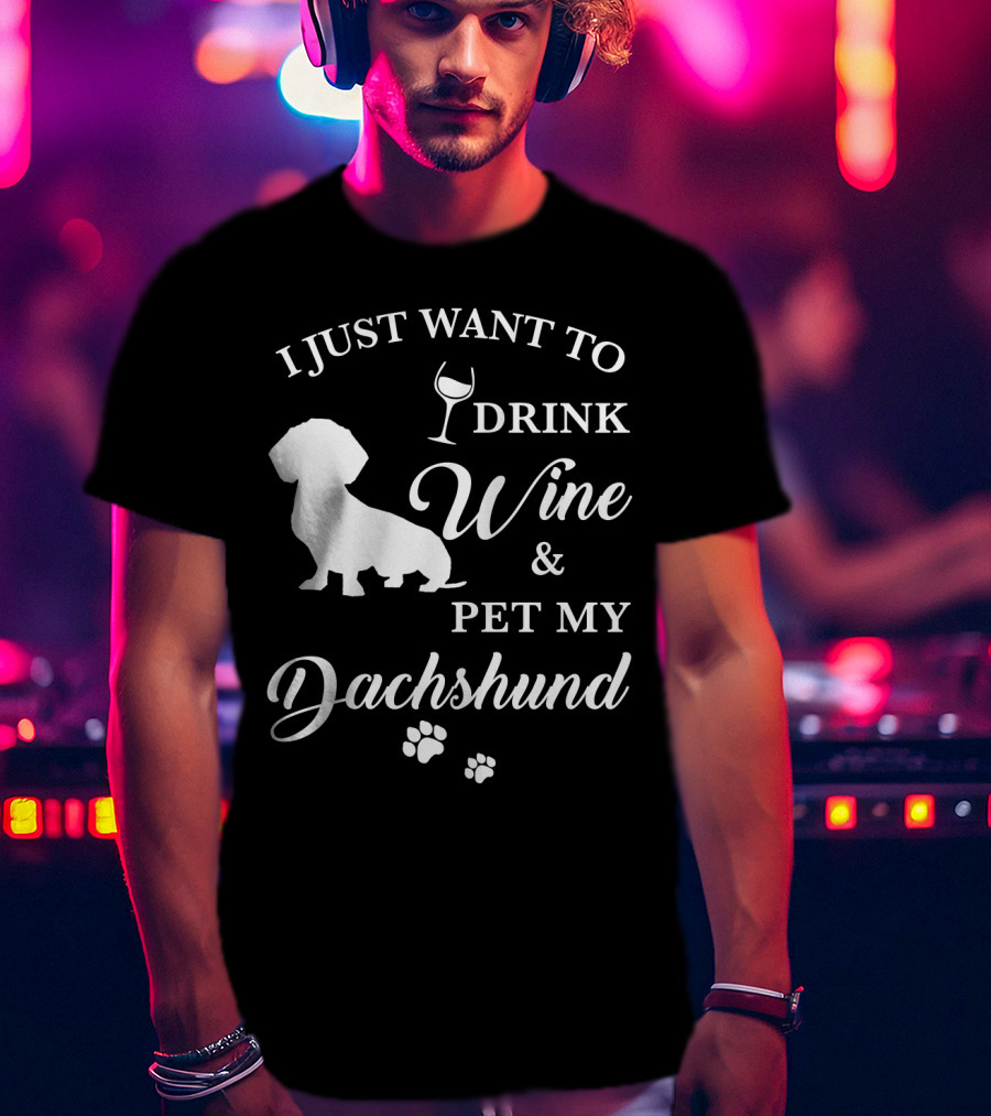 I Just Want To Drink Wine And Pet My Dachshund T-Shirt