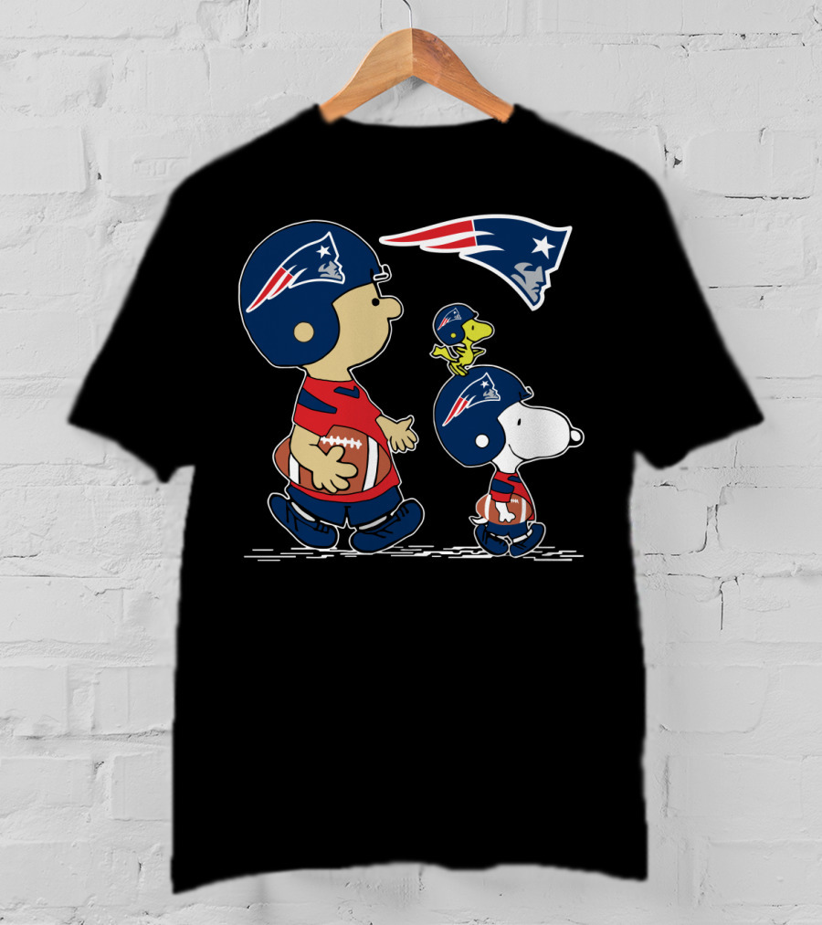 New England Patriots Peanuts Christmas Football Charlie Brown Snoopy Woodstock T-Shirt