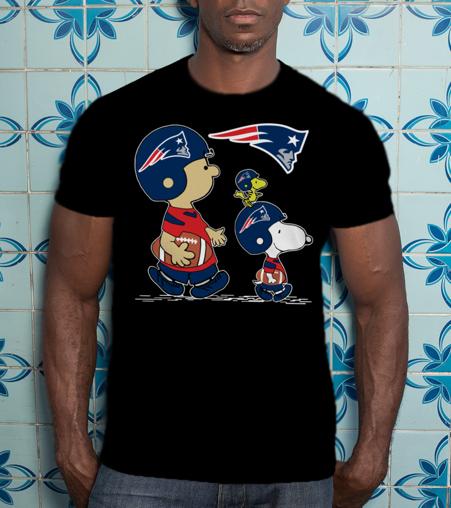 New England Patriots Peanuts Christmas Football Charlie Brown Snoopy Woodstock T-Shirt