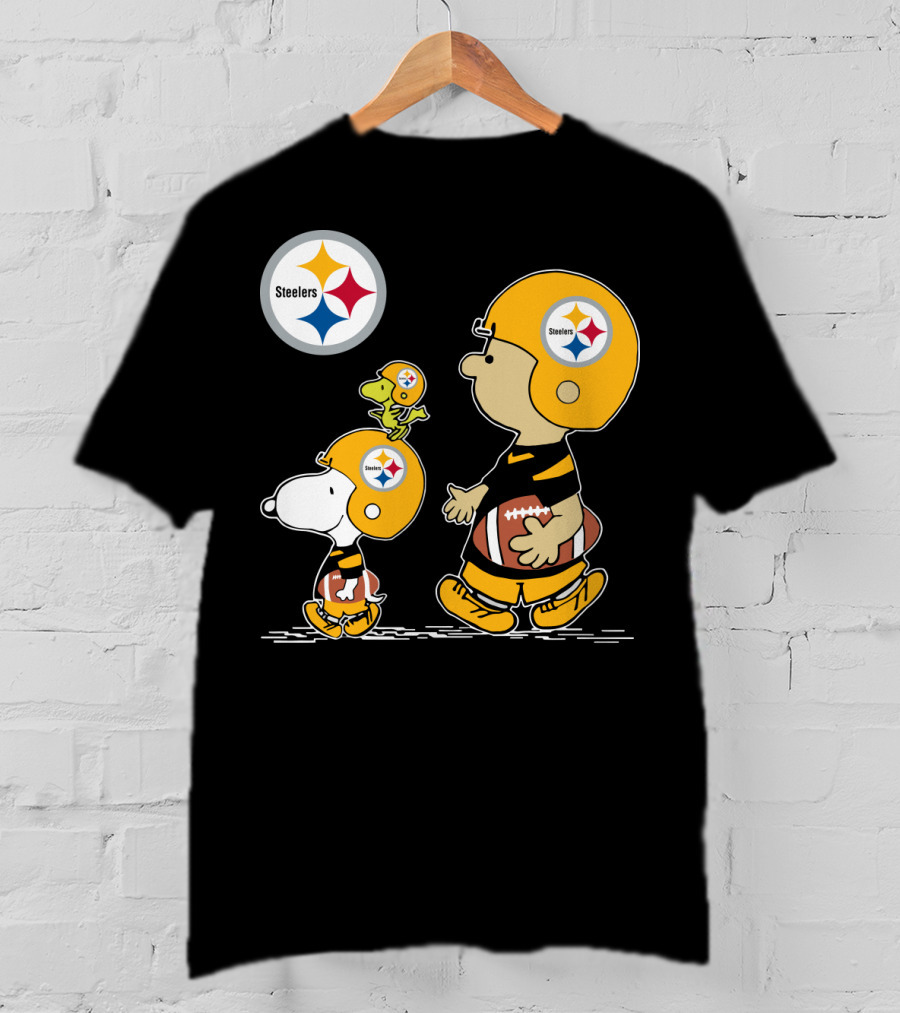 Steelers Christmas Peanuts Cute Football Charlie Brown Snoopy Woodstock T-Shirt