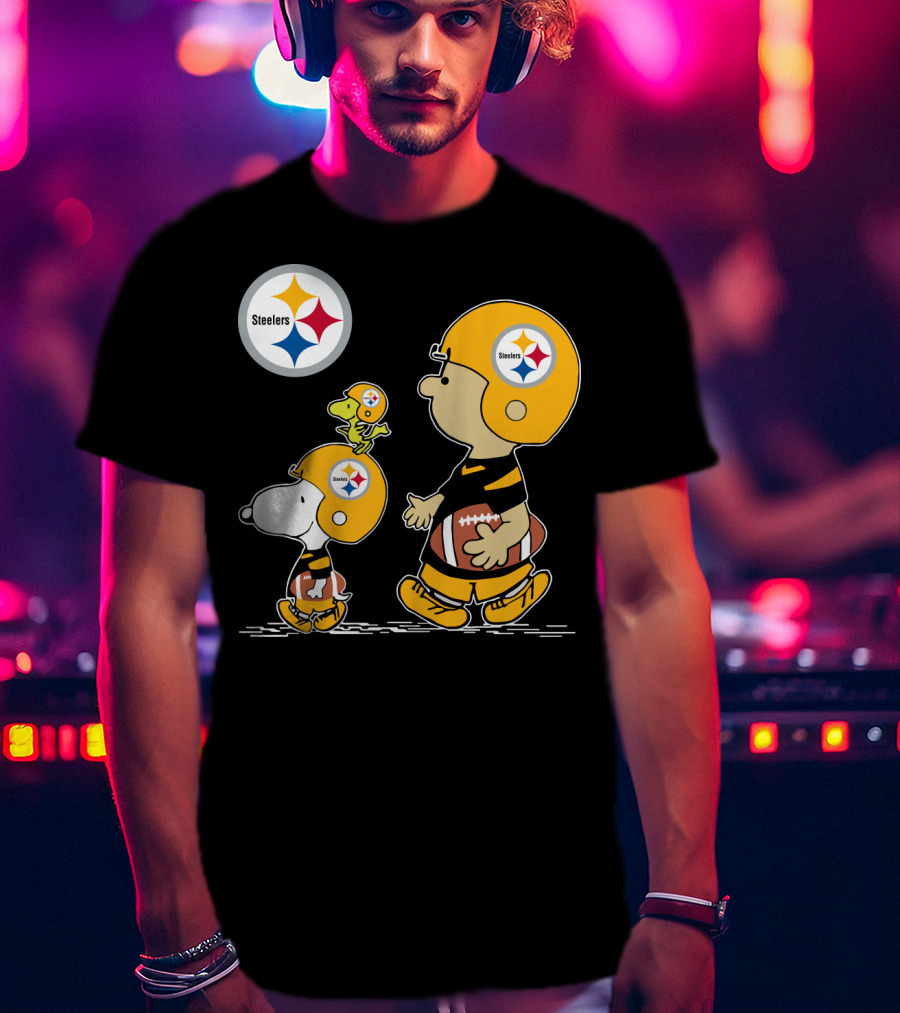 Steelers Christmas Peanuts Cute Football Charlie Brown Snoopy Woodstock T-Shirt