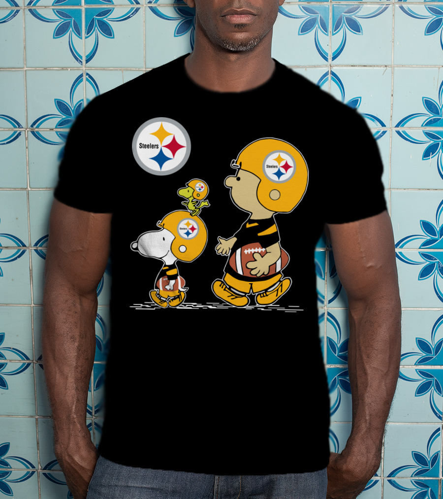 Steelers Christmas Peanuts Cute Football Charlie Brown Snoopy Woodstock T-Shirt