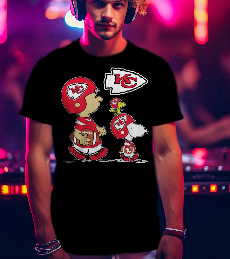 Kansas City Chiefs Christmas Peanuts Cute Football Characters T-Shirt