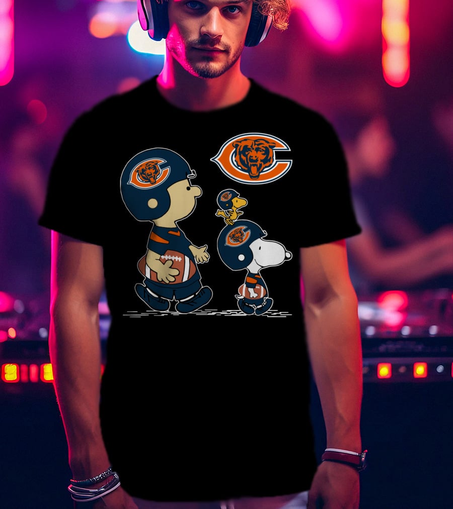 Chicago Bears Football Peanuts Christmas Snoopy Woodstock Helmet T-Shirt