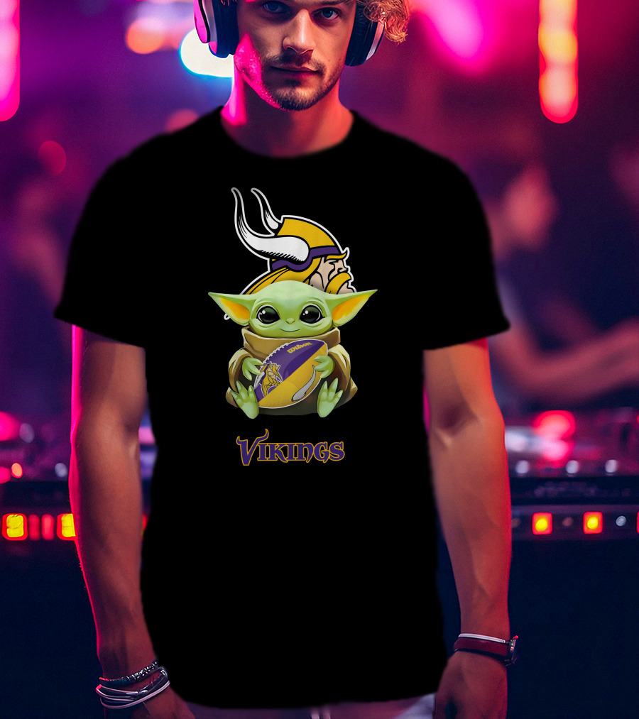 Minnesota Vikings Baby Yoda Hugging Football Fan Vikings T-Shirt